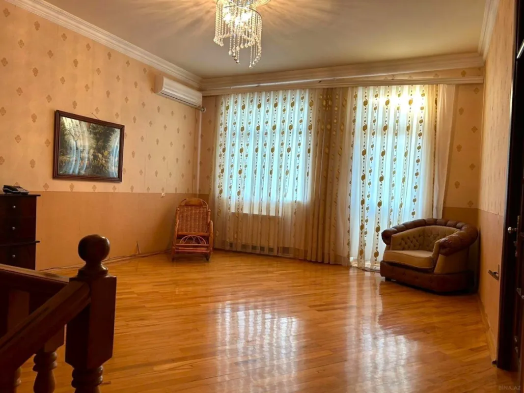 Satılır 6 otaqlı həyət evi 330 m²
