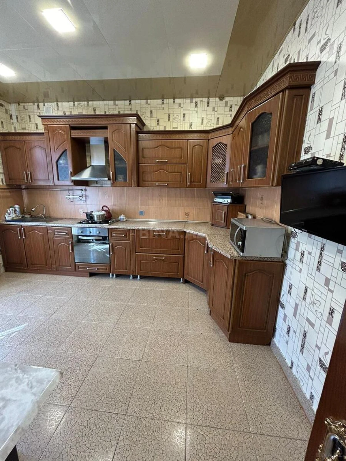 Satılır 6 otaqlı həyət evi 330 m²