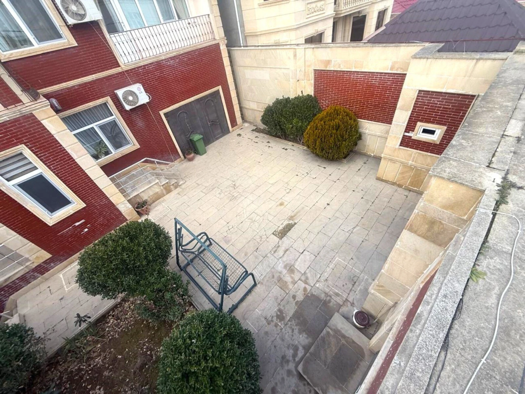Satılır 6 otaqlı həyət evi 330 m²
