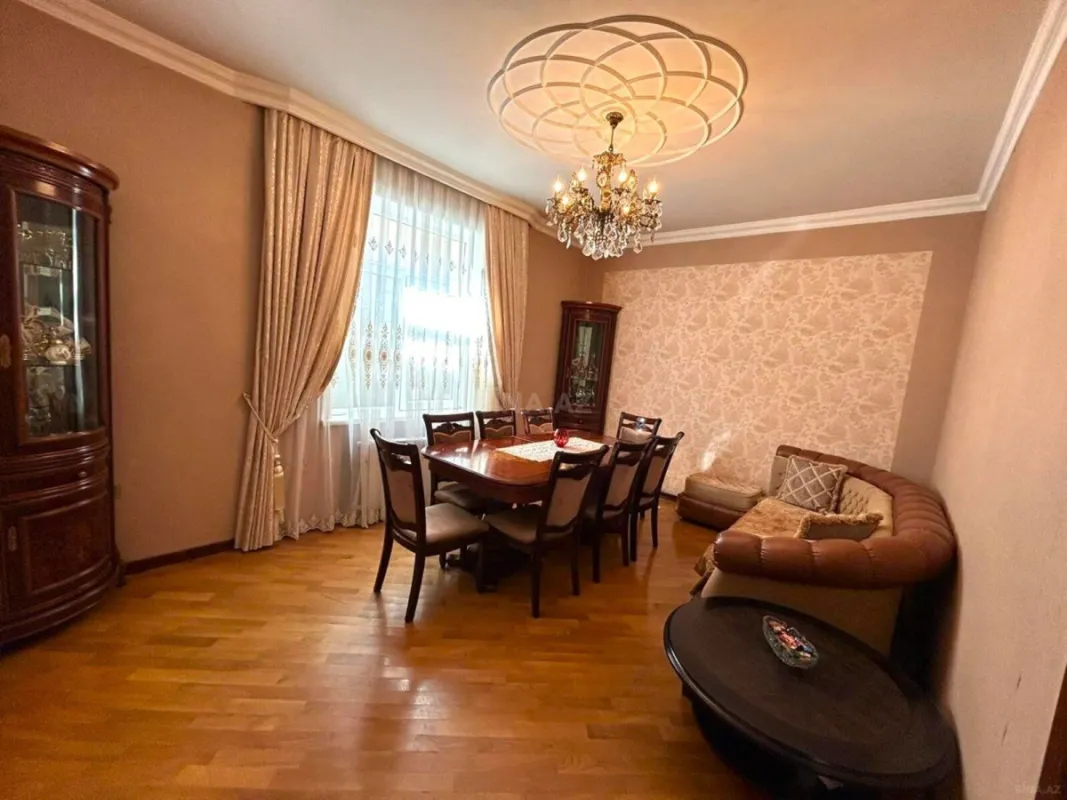 Satılır 6 otaqlı həyət evi 330 m²