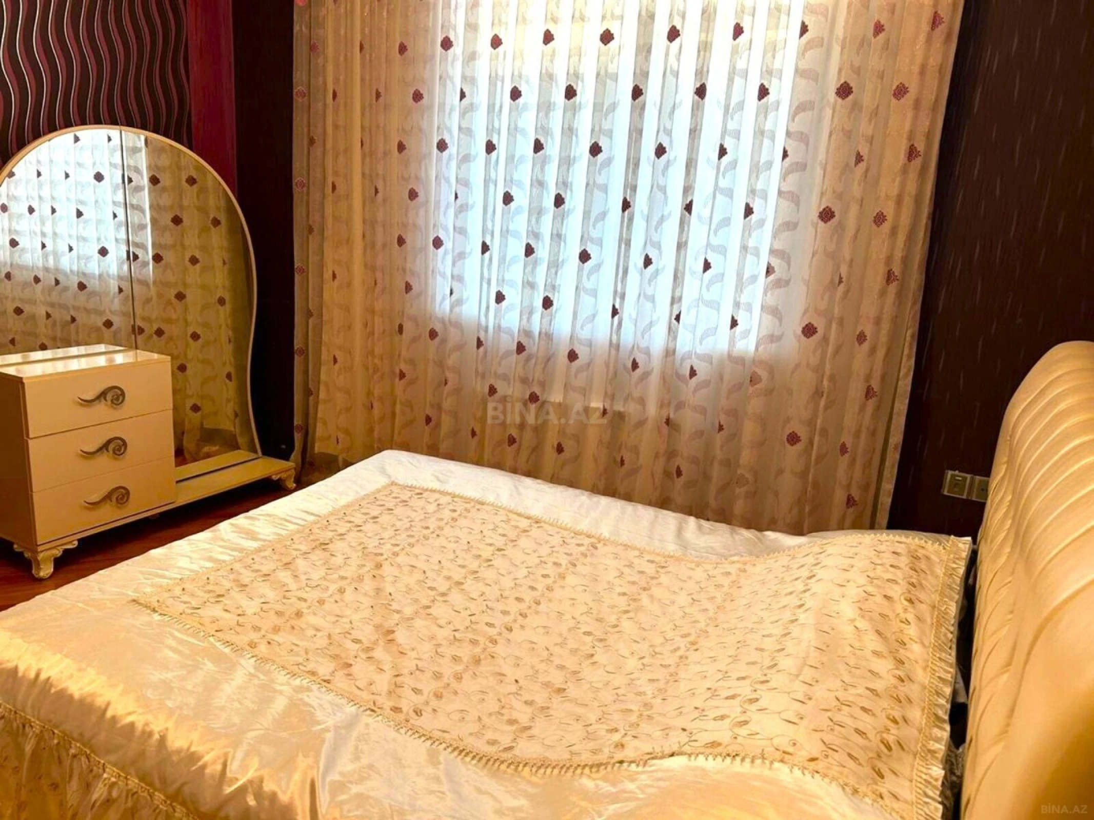 Satılır 6 otaqlı həyət evi 330 m²