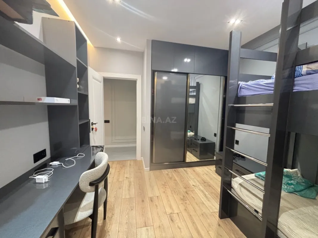 Satılır 5 otaqlı mənzil 125 m²
