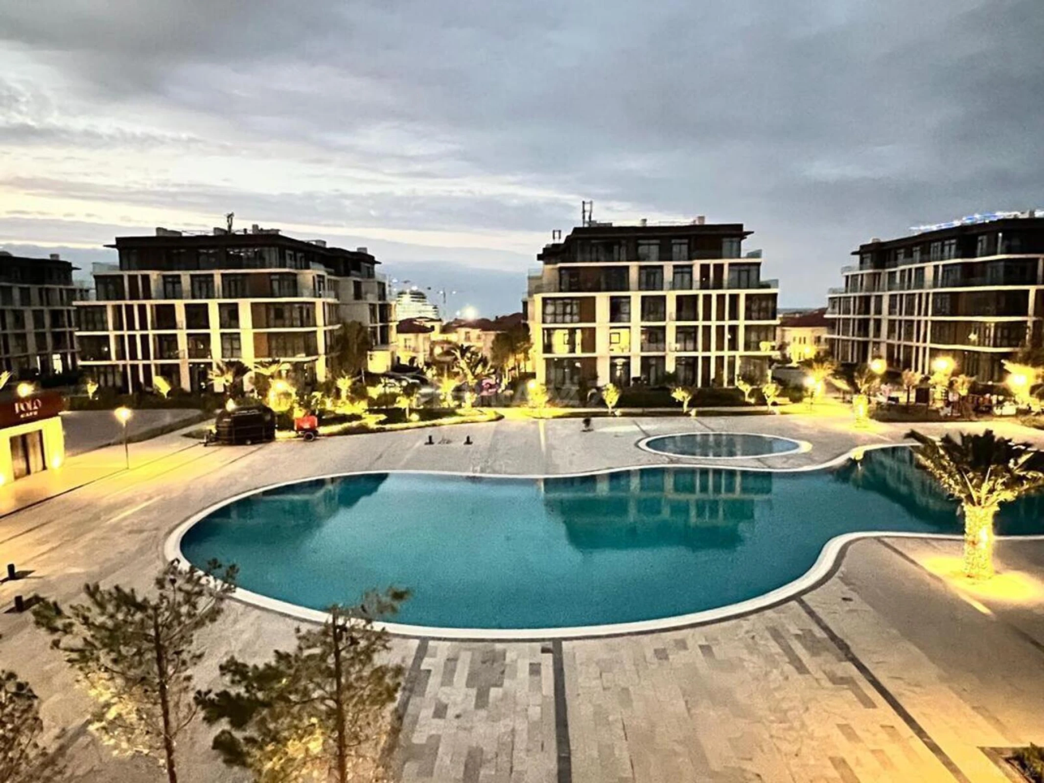 Satılır 3 otaqlı mənzil 127.6 m²