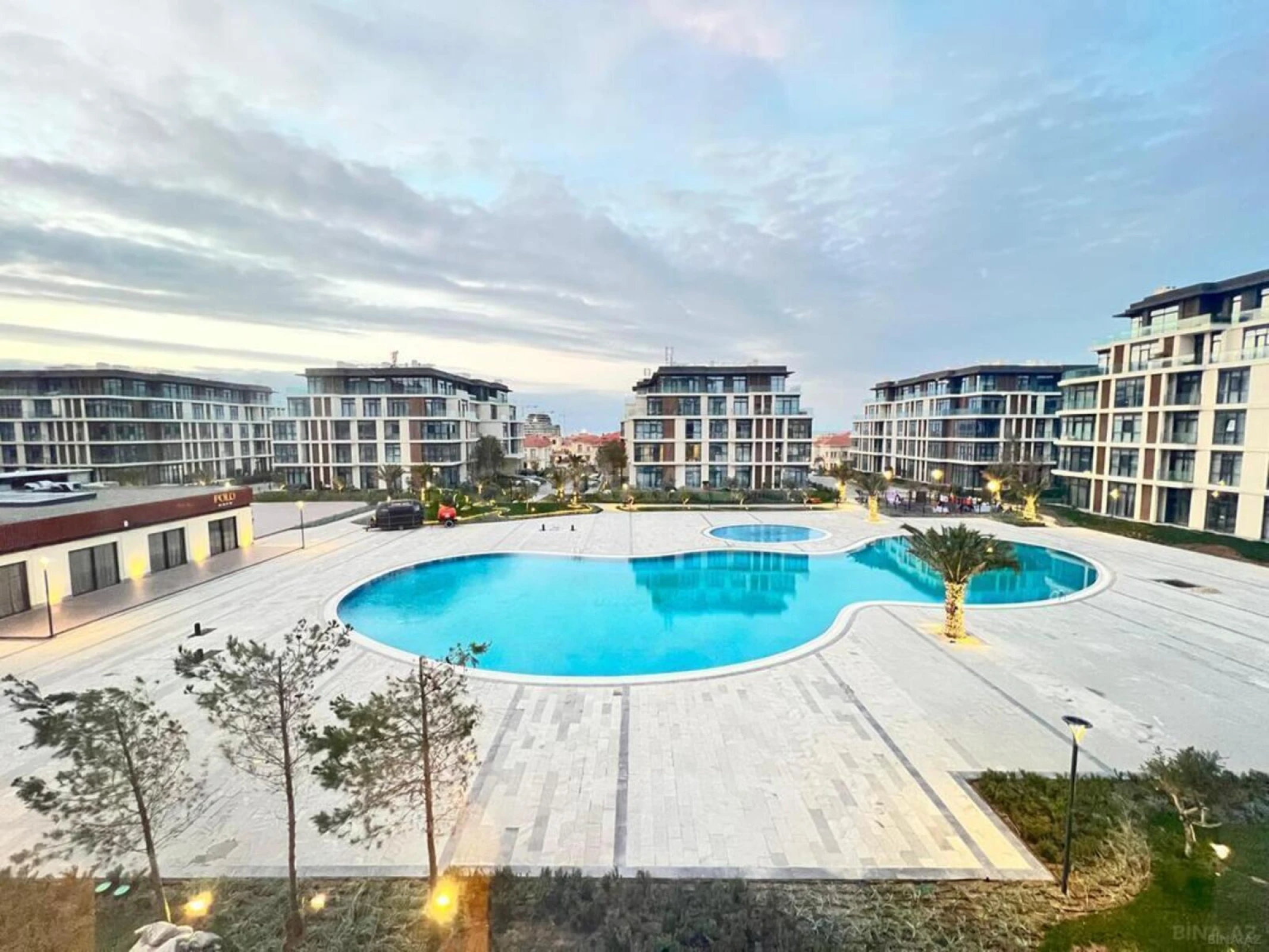 Satılır 3 otaqlı mənzil 127.6 m²