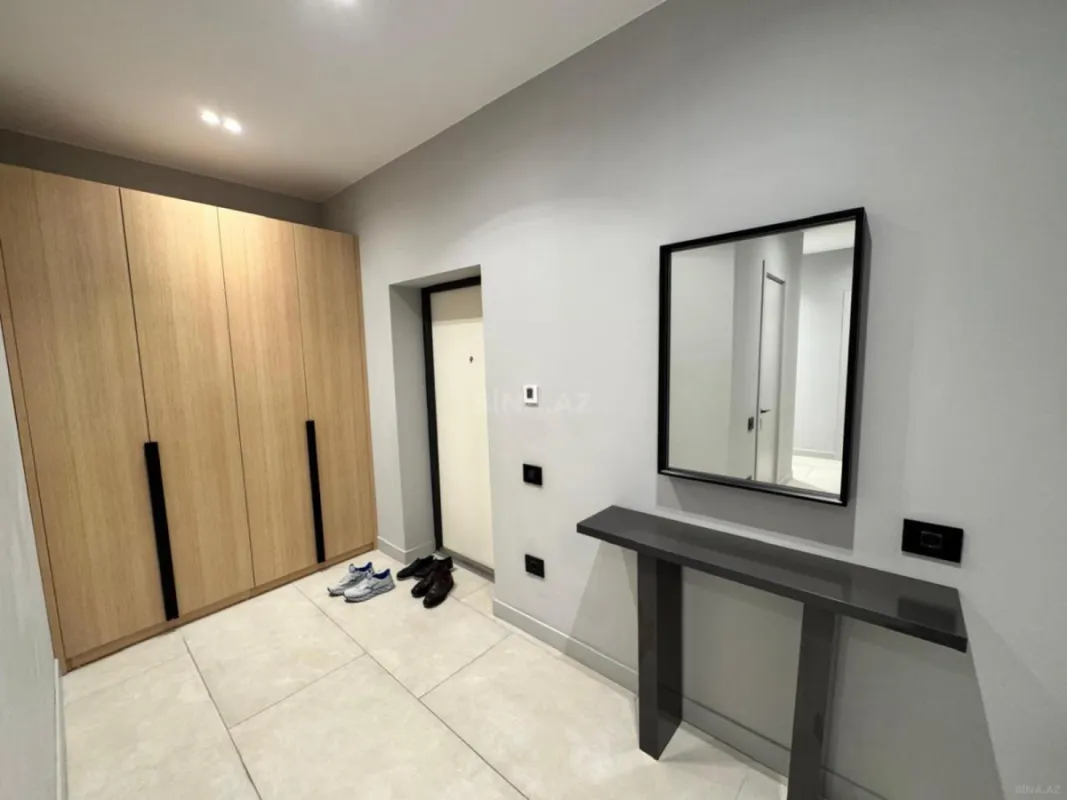 Satılır 3 otaqlı mənzil 127.6 m²