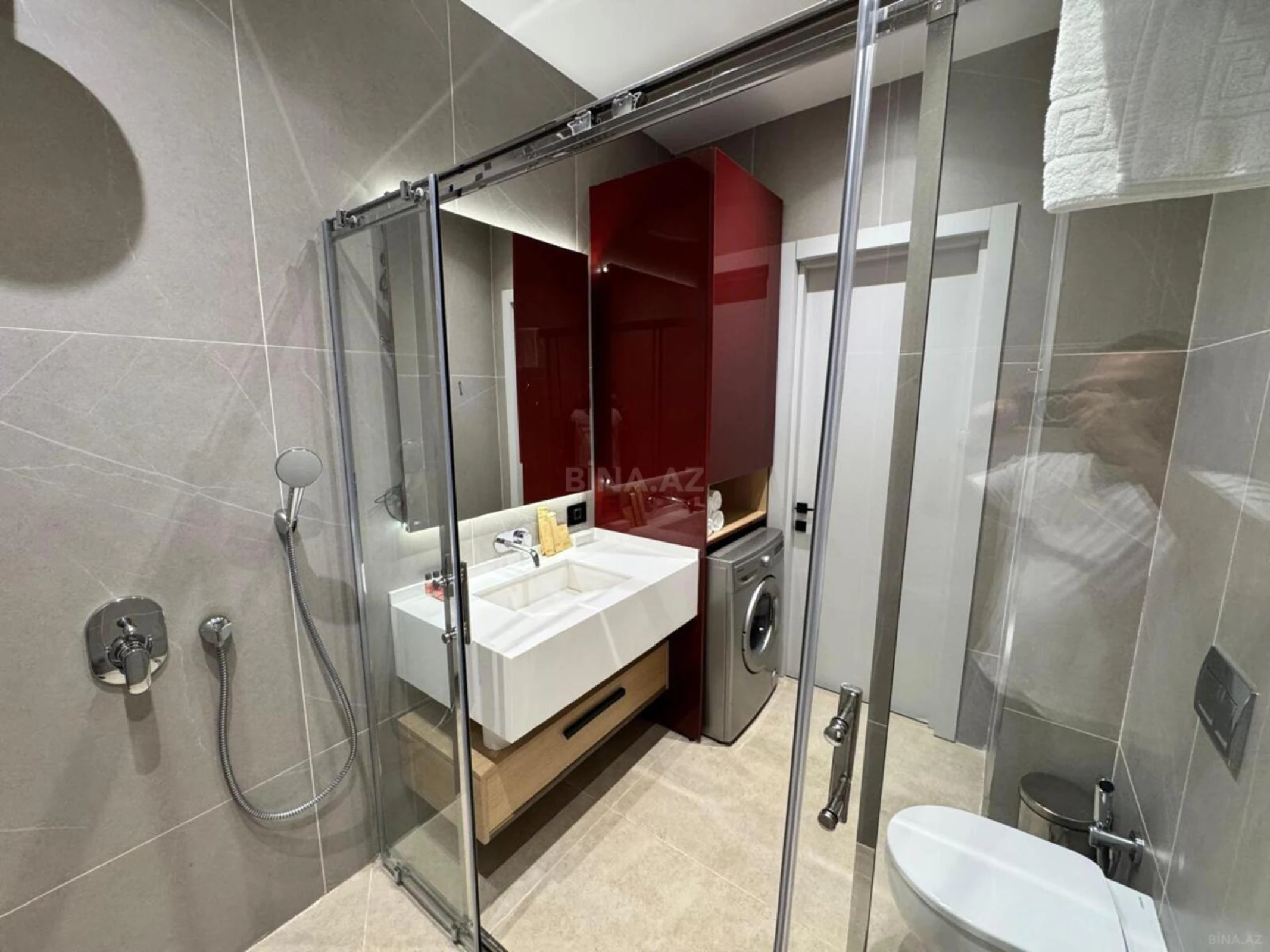 Satılır 3 otaqlı mənzil 127.6 m²