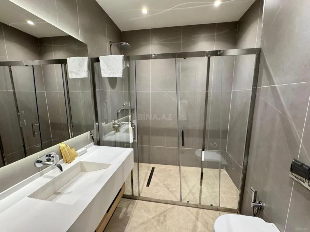 Satılır 3 otaqlı mənzil 127.6 m²