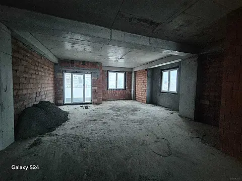 Satılır 3 otaqlı mənzil 136 m²