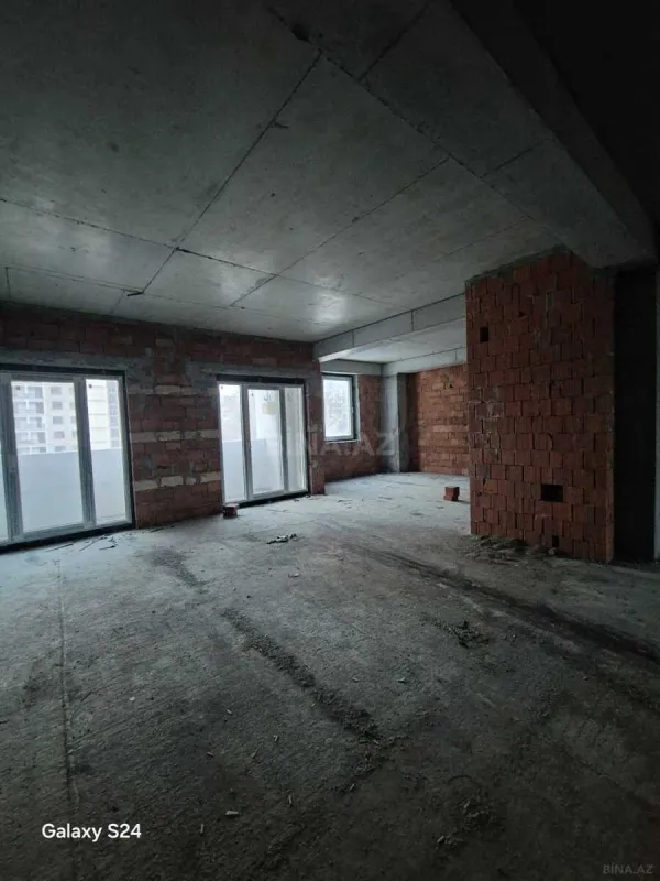 Satılır 3 otaqlı mənzil 136 m²