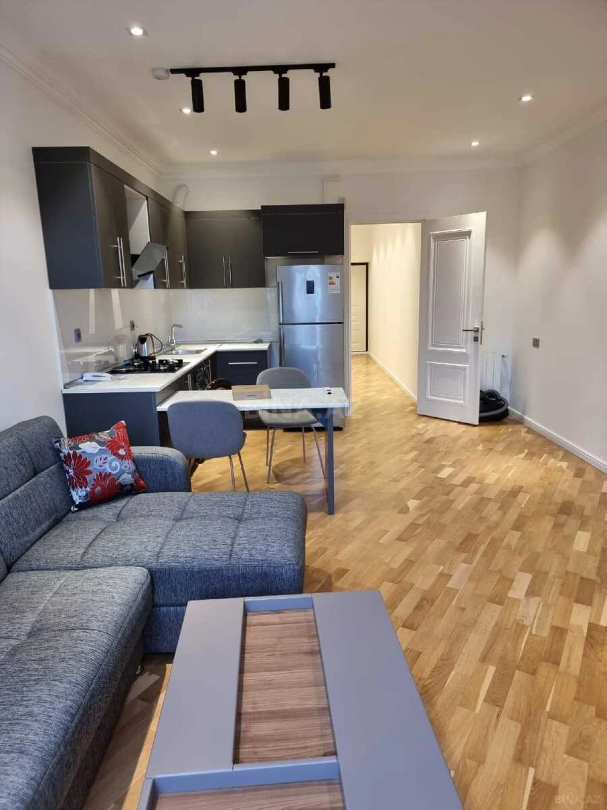 Kirayə verilir 2 otaqlı mənzil 50 m²