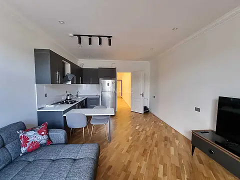 Kirayə verilir 2 otaqlı mənzil 50 m²