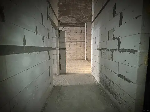 Satılır 1 otaqlı mənzil 102 m²