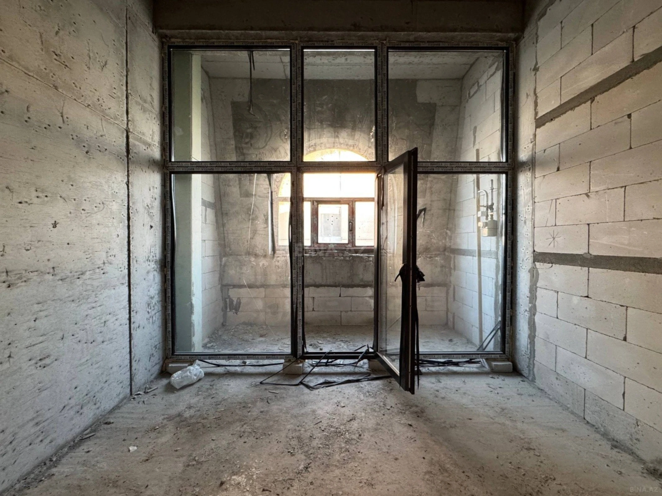 Satılır 1 otaqlı mənzil 102 m²