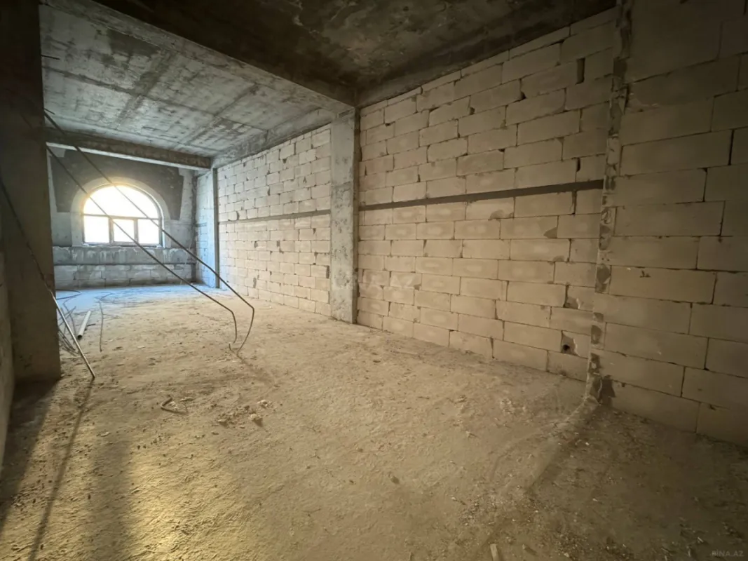 Satılır 1 otaqlı mənzil 102 m²