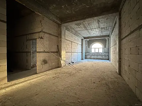 Satılır 1 otaqlı mənzil 102 m²