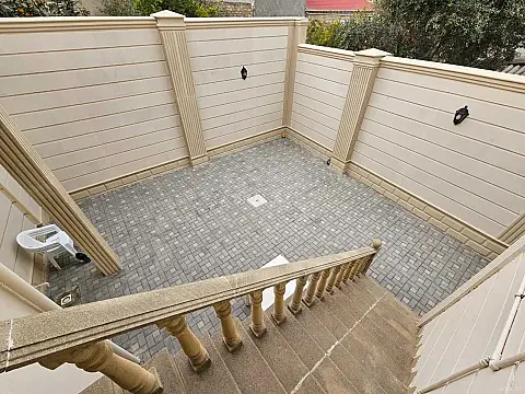 Satılır 9 otaqlı həyət evi 250 m²