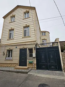 Satılır 9 otaqlı həyət evi 250 m² — Bakı, Badamdar 9 otaq 250.00 m²
