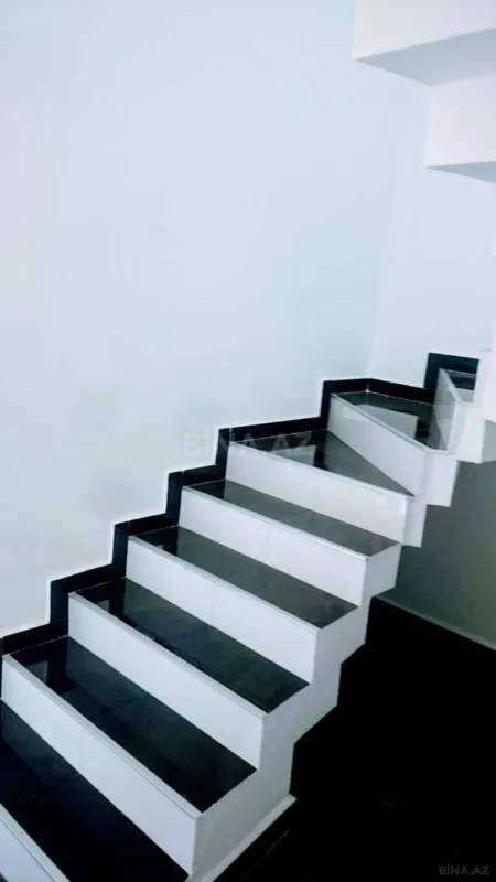 Satılır 9 otaqlı həyət evi 250 m²