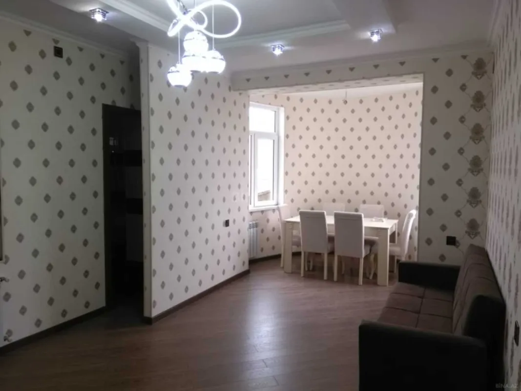 Satılır 9 otaqlı həyət evi 250 m²