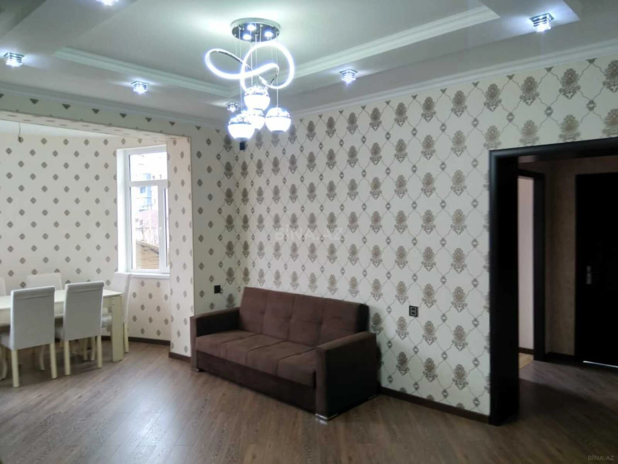 Satılır 9 otaqlı həyət evi 250 m²