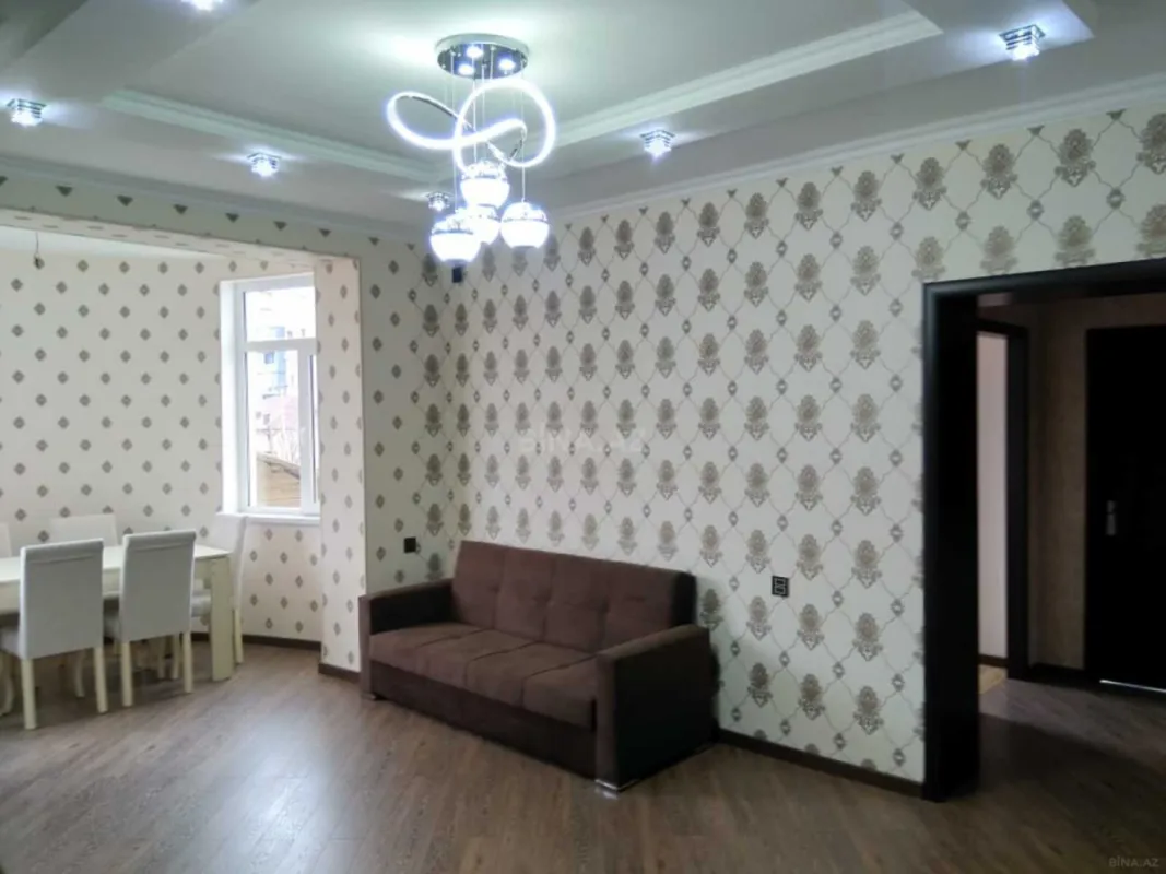 Satılır 9 otaqlı həyət evi 250 m²