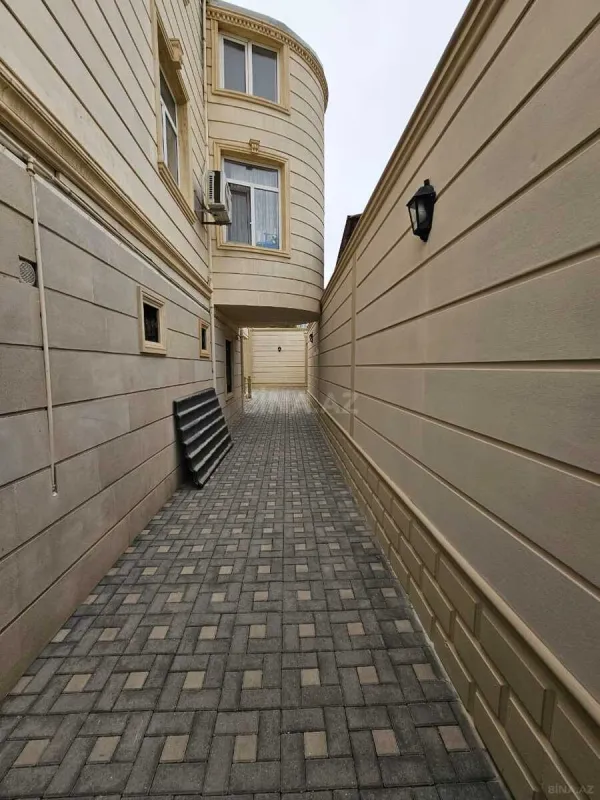 Satılır 9 otaqlı həyət evi 250 m²