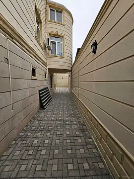 Satılır 9 otaqlı həyət evi 250 m²