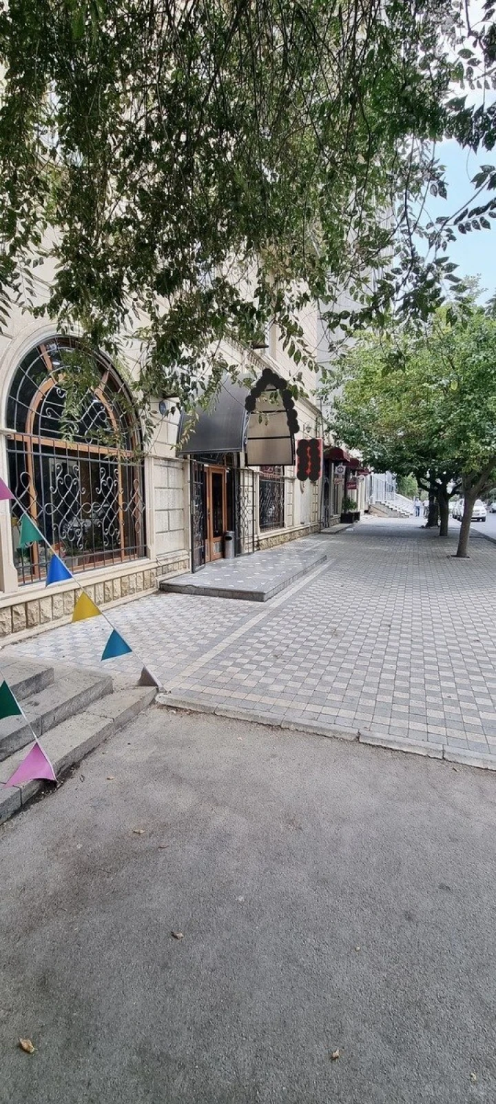 Satılır obyekt 230 m²
