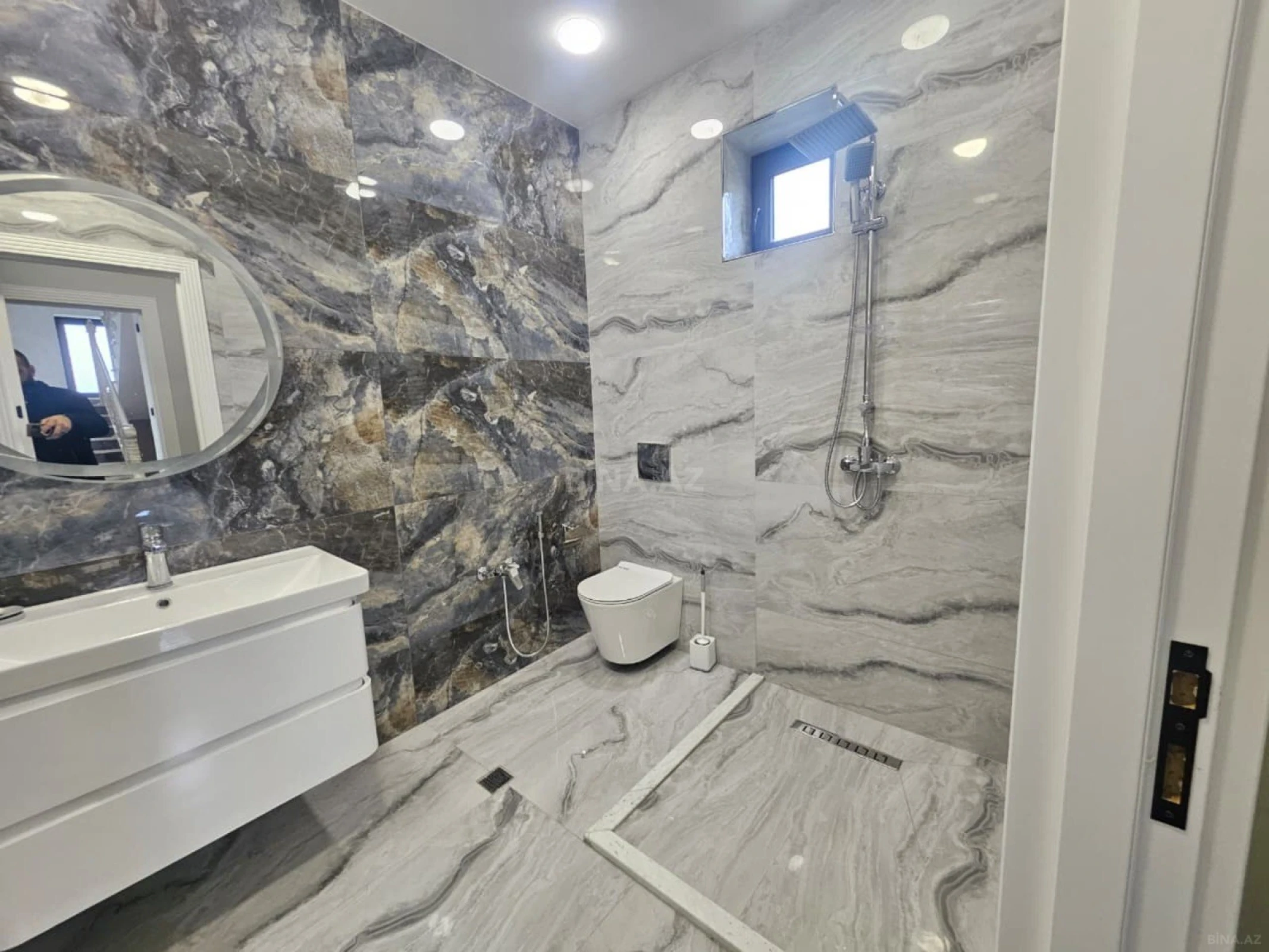 Satılır 4 otaqlı həyət evi 300 m²