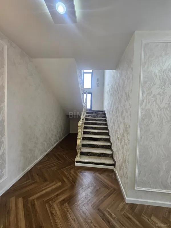 Satılır 4 otaqlı həyət evi 300 m²