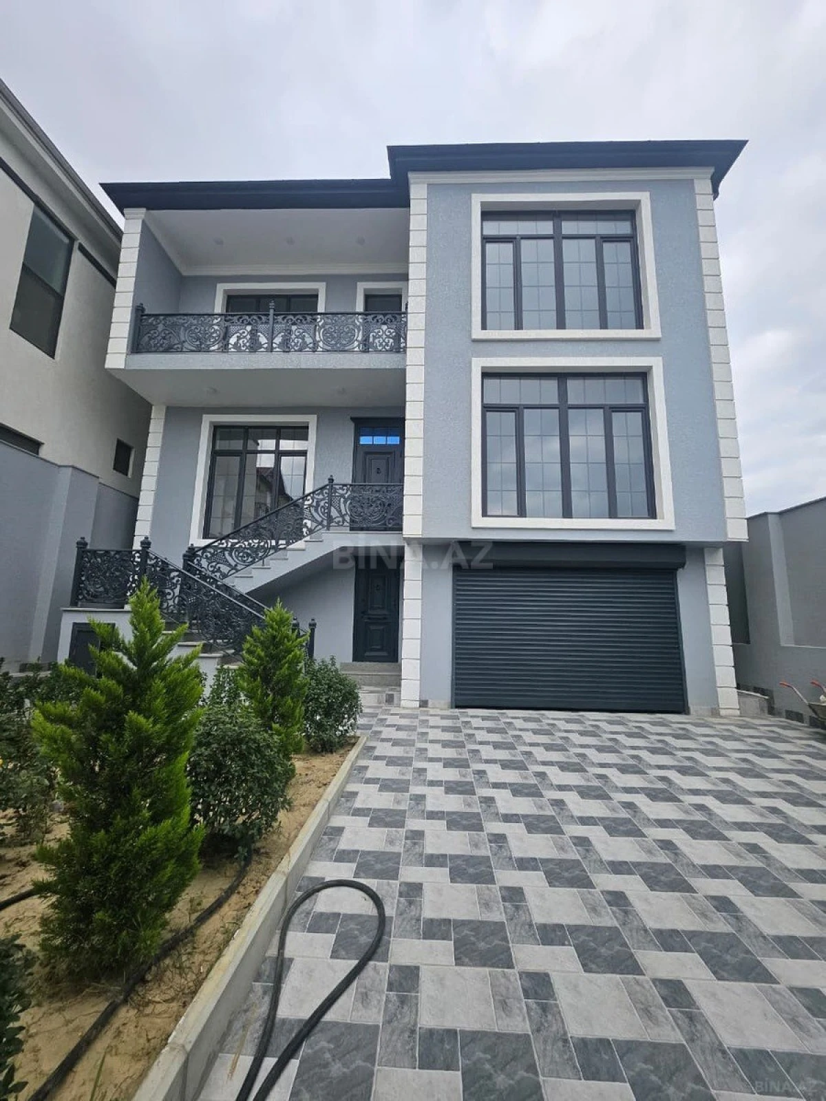 Satılır 4 otaqlı həyət evi 300 m²