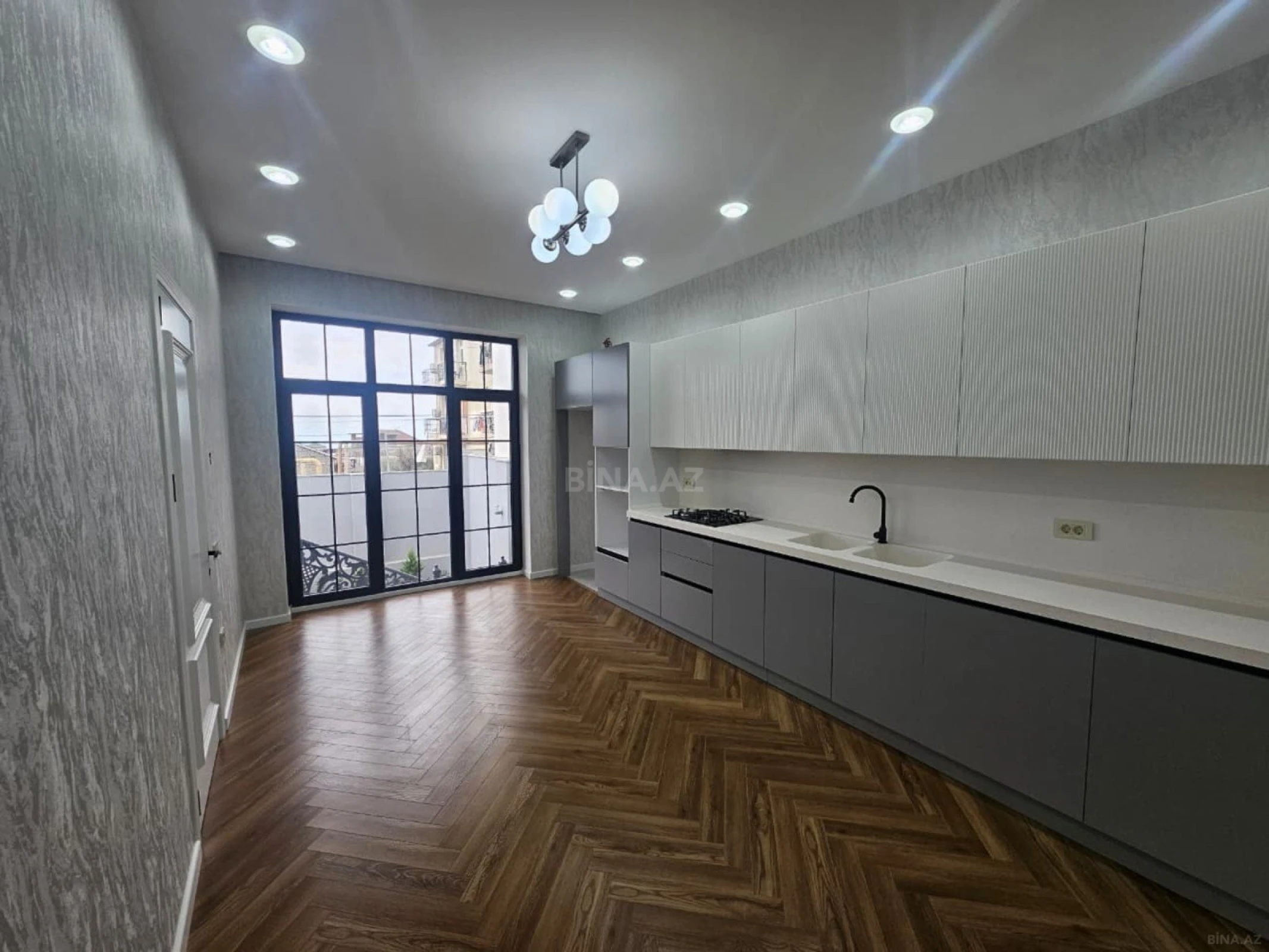 Satılır 4 otaqlı həyət evi 300 m²