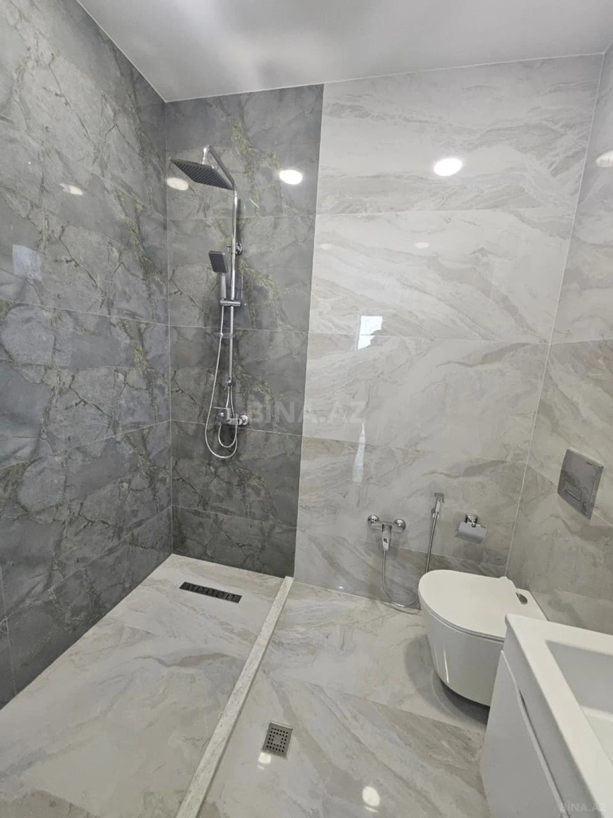 Satılır 4 otaqlı həyət evi 300 m²