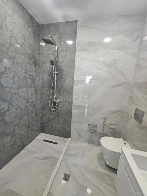 Satılır 4 otaqlı həyət evi 300 m²