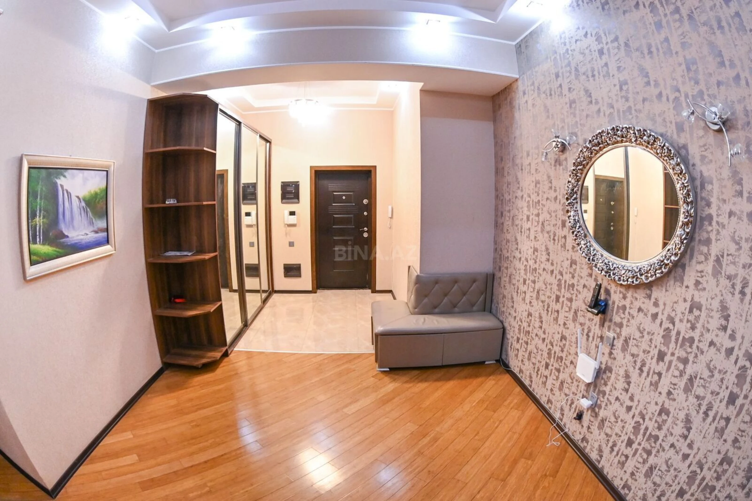 Satılır 2 otaqlı mənzil 92 m²