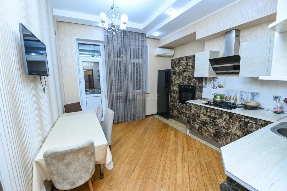 Satılır 2 otaqlı mənzil 92 m²