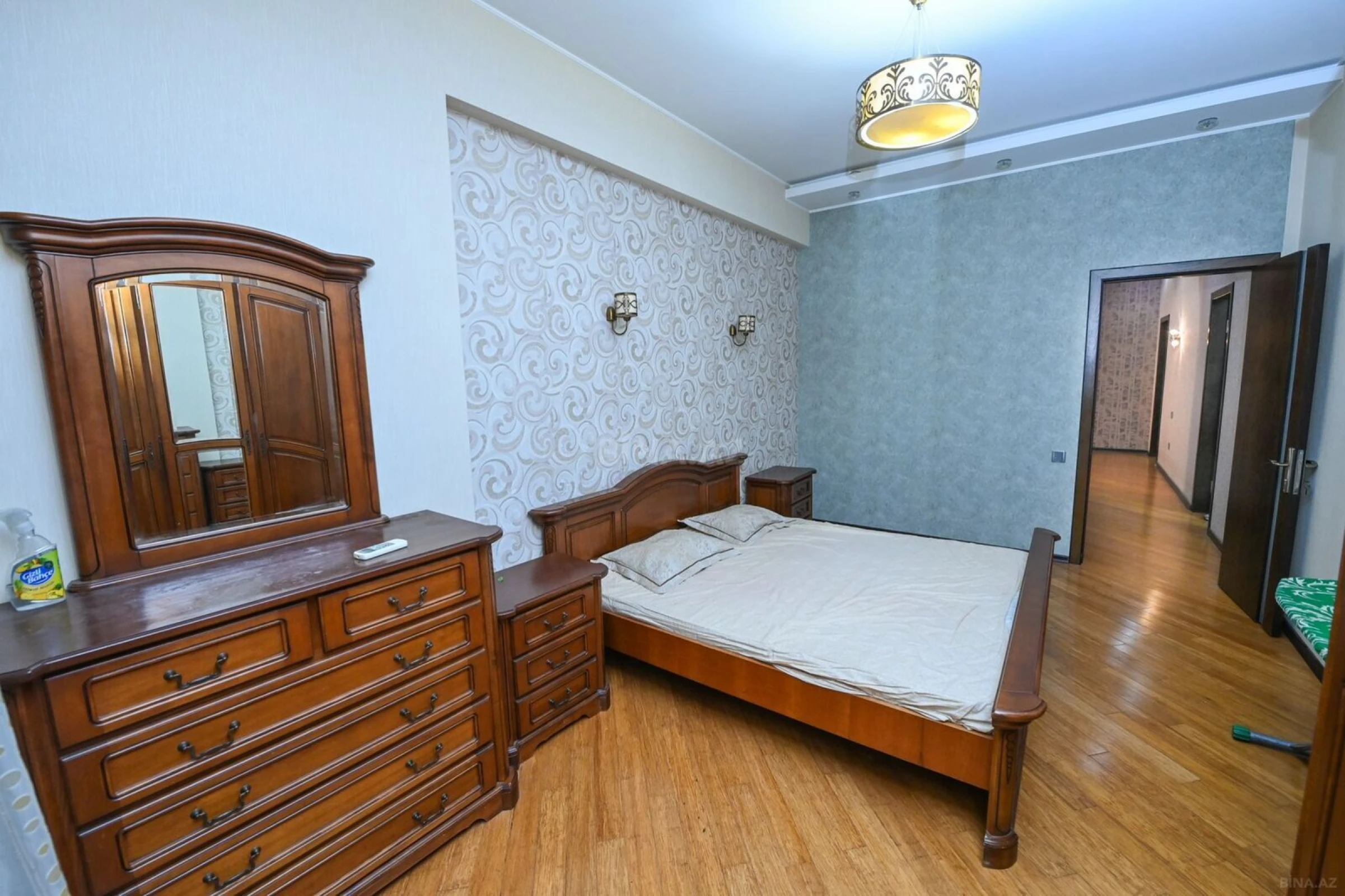 Satılır 2 otaqlı mənzil 92 m²