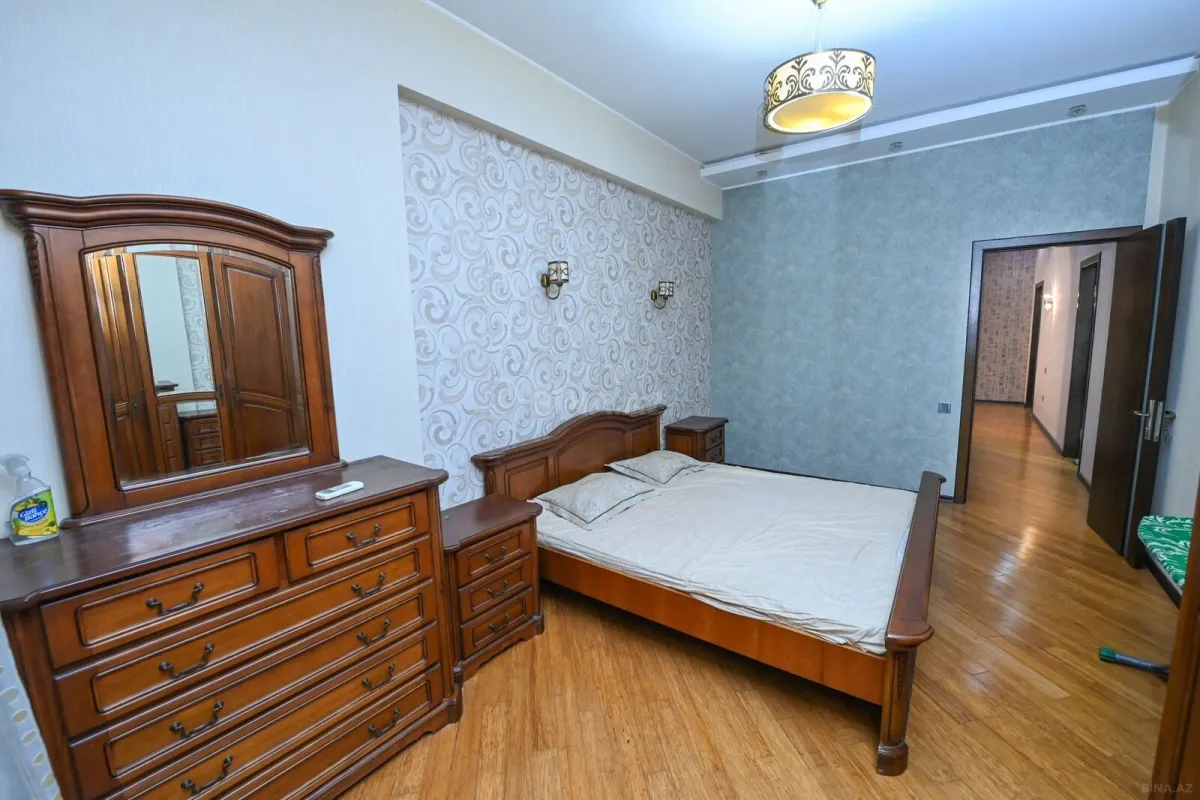 Satılır 2 otaqlı mənzil 92 m²