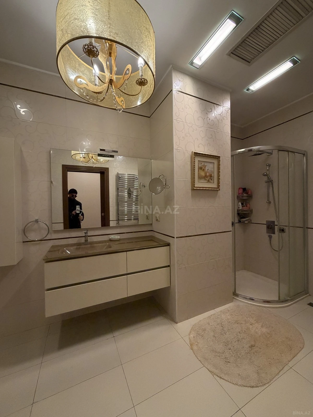 Satılır 5 otaqlı mənzil 300 m²