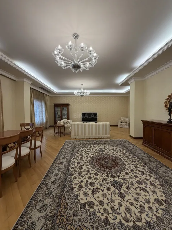 Satılır 5 otaqlı mənzil 300 m²