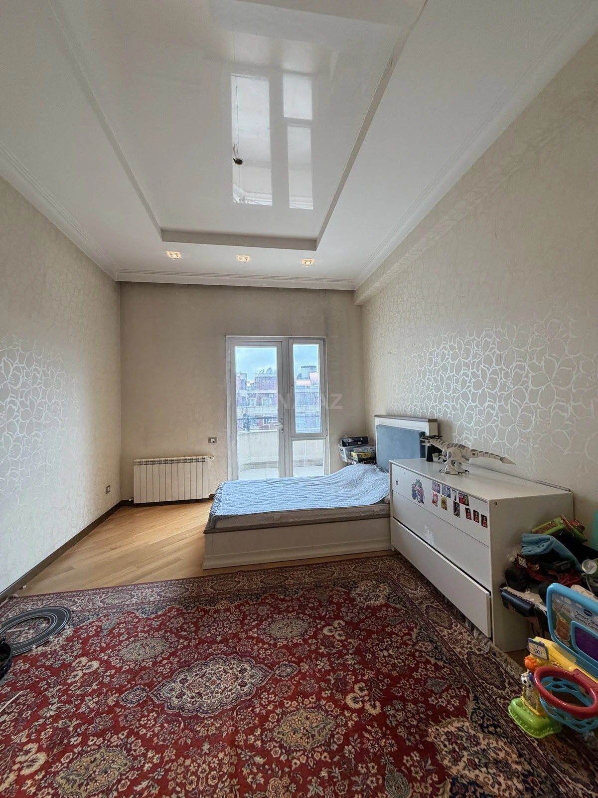 Satılır 5 otaqlı mənzil 300 m²