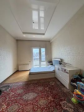 Satılır 5 otaqlı mənzil 300 m²
