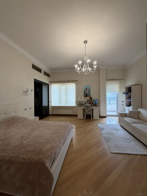 Satılır 5 otaqlı mənzil 300 m²