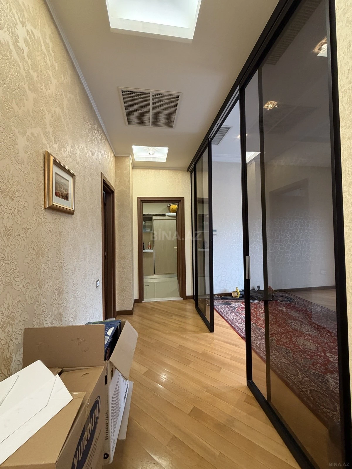 Satılır 5 otaqlı mənzil 300 m²