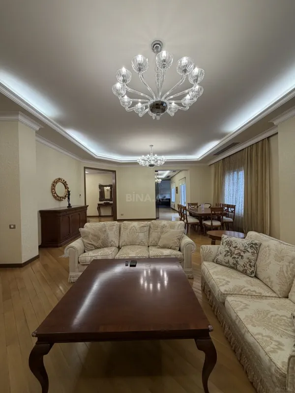 Satılır 5 otaqlı mənzil 300 m²