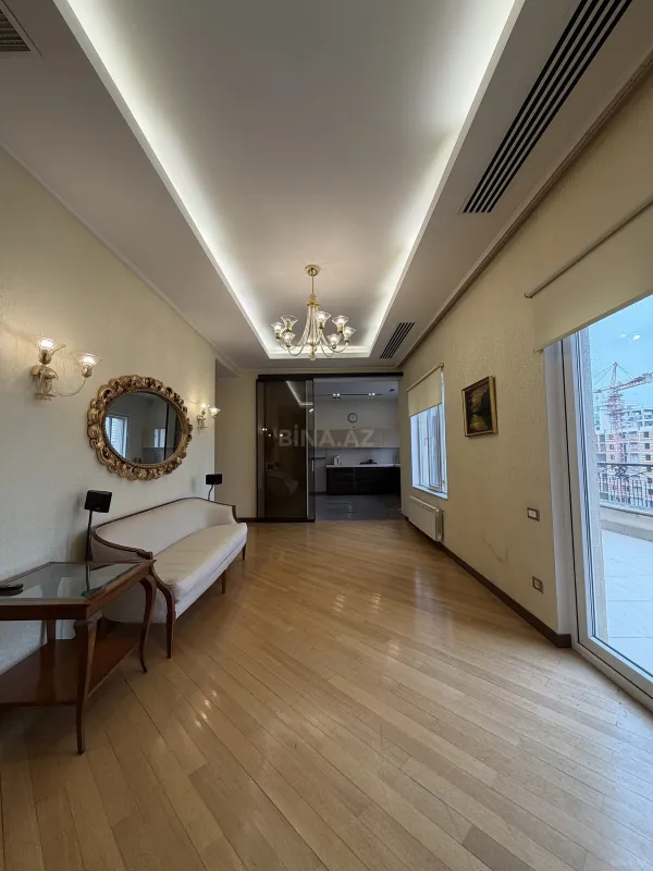 Satılır 5 otaqlı mənzil 300 m²