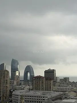 Satılır 5 otaqlı mənzil 300 m² — Bakı, İnşaatçılar 5 otaq 300.00 m²