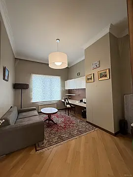 Satılır 5 otaqlı mənzil 300 m²