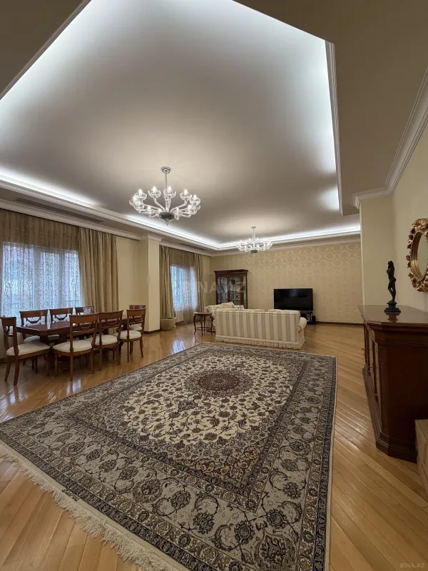 Satılır 5 otaqlı mənzil 300 m²