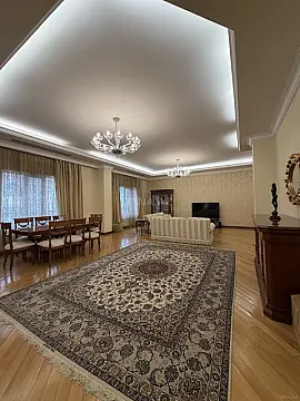 Satılır 5 otaqlı mənzil 300 m²